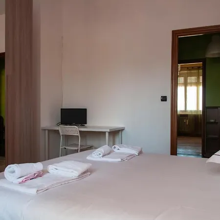 Big Apartment close to metro station - 3 Bedrooms Torino