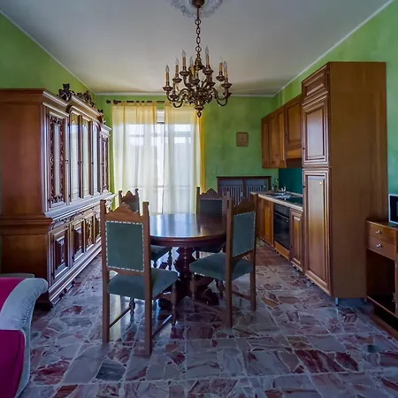 Appartamento Big Apartment close to metro station - 3 Bedrooms
