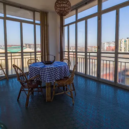 Appartamento Big Apartment close to metro station - 3 Bedrooms *