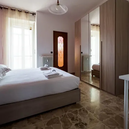 Appartamento Big Apartment close to metro station - 3 Bedrooms Torino