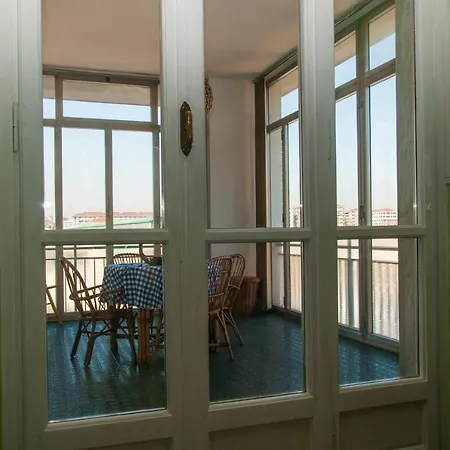 Appartamento Big Apartment close to metro station - 3 Bedrooms *