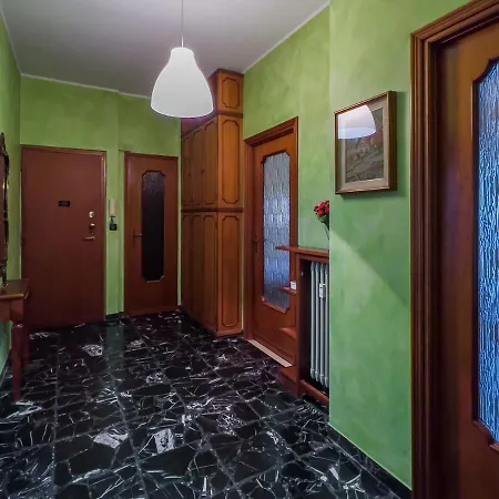 Appartamento Big Apartment close to metro station - 3 Bedrooms