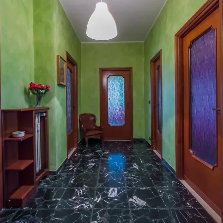 Appartamento Big Apartment close to metro station - 3 Bedrooms