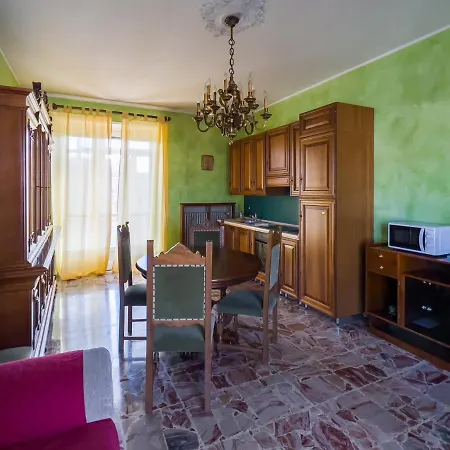 Big Apartment close to metro station - 3 Bedrooms Torino