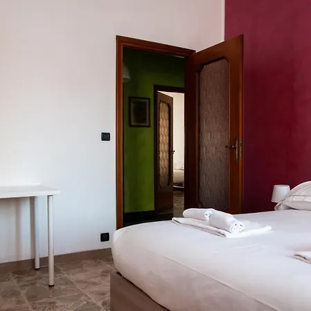 Appartamento Big Apartment close to metro station - 3 Bedrooms *