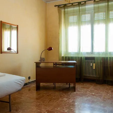 Appartamento Big Apartment close to metro station - 3 Bedrooms *