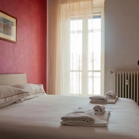 Appartamento Big Apartment close to metro station - 3 Bedrooms Torino