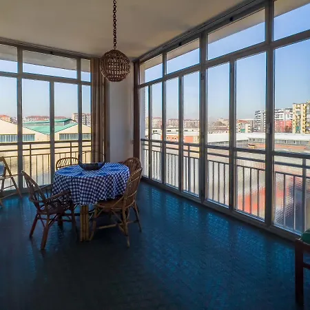 Appartamento Big Apartment close to metro station - 3 Bedrooms *