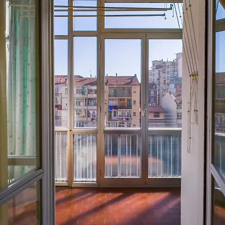 Appartamento Big Apartment close to metro station - 3 Bedrooms *