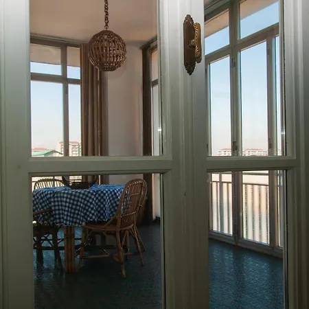 Appartamento Big Apartment close to metro station - 3 Bedrooms Torino