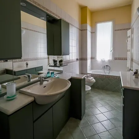 Appartamento Big Apartment close to metro station - 3 Bedrooms Torino
