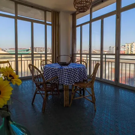 Appartamento Big Apartment close to metro station - 3 Bedrooms *