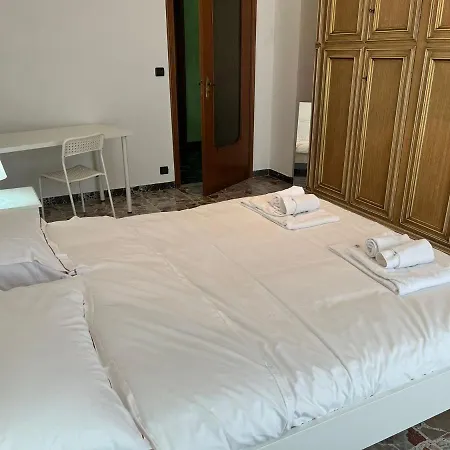 Appartamento Big Apartment close to metro station - 3 Bedrooms *