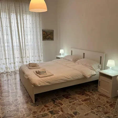 Appartamento Big Apartment close to metro station - 3 Bedrooms Torino