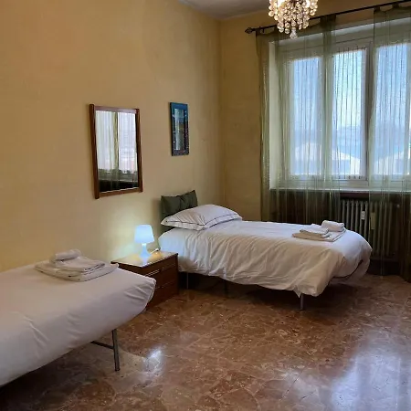 Big Apartment close to metro station - 3 Bedrooms Appartamento